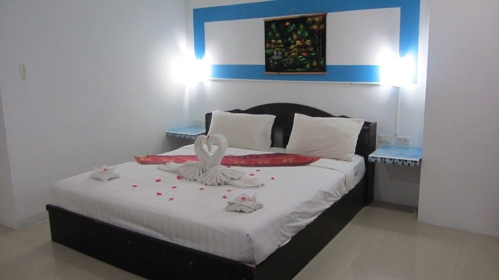 Patong Happy Fish Guesthouse מראה חיצוני תמונה